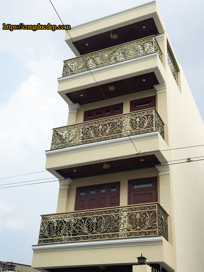 Mẫu lan can nhôm đúc bó hoa nở